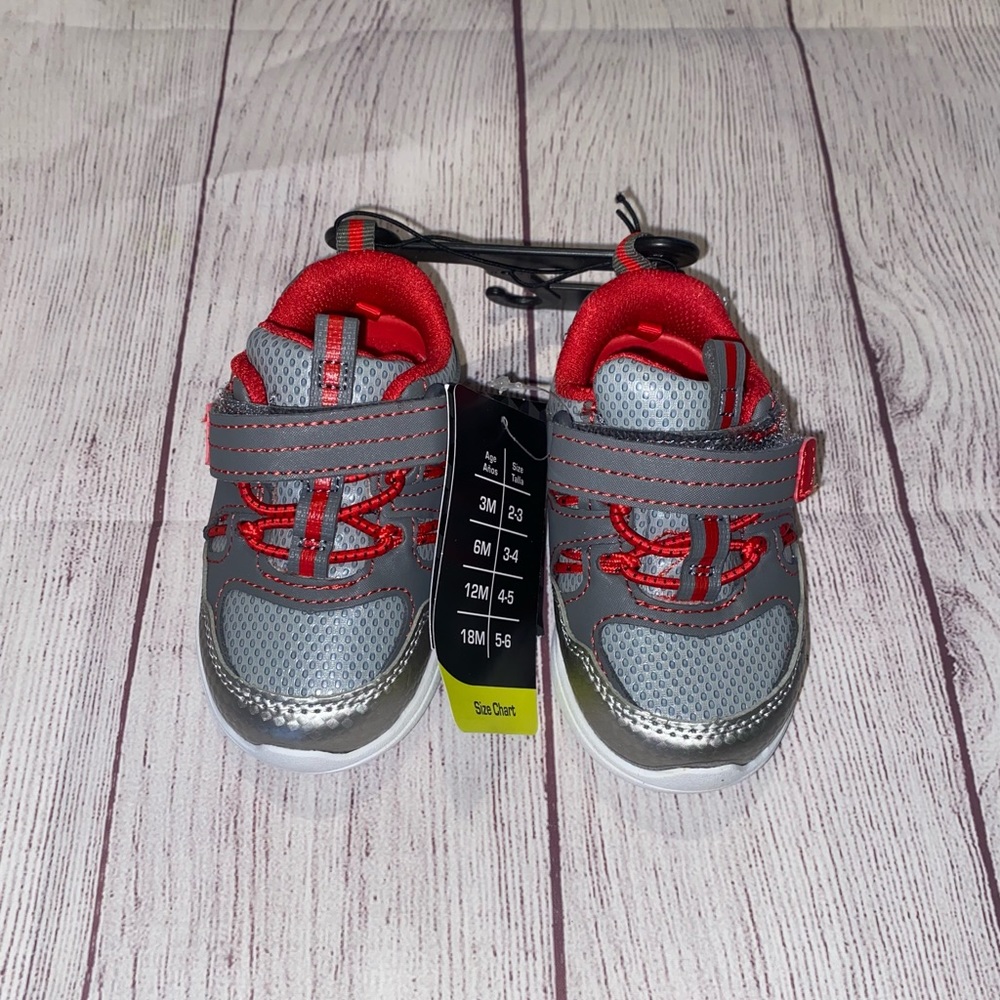 NWT Boys 6-12 Month Shoes Size 4